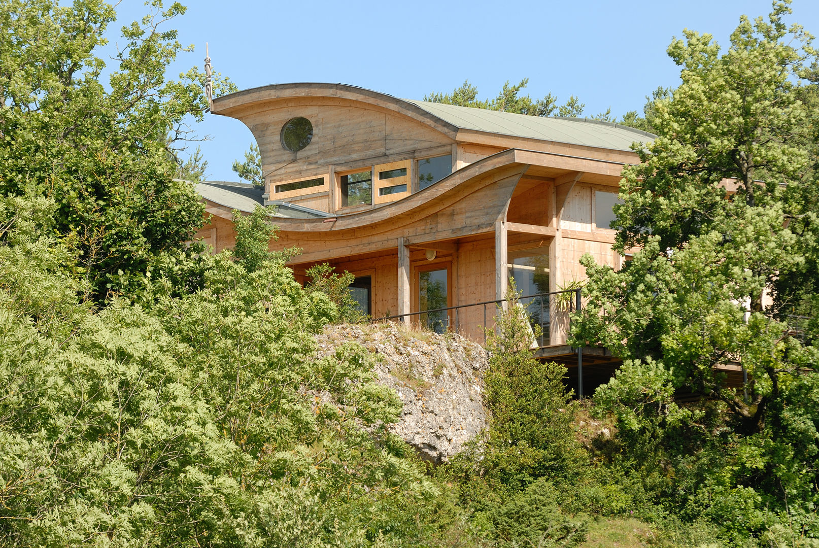Maison écologique de José Bové, eco-designer eco-designer Casas modernas