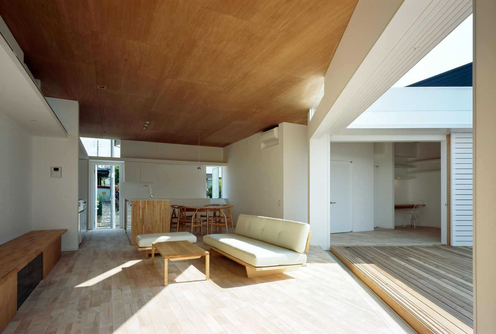 F-WHITE, 山本卓郎建築設計事務所 山本卓郎建築設計事務所 Modern Living Room