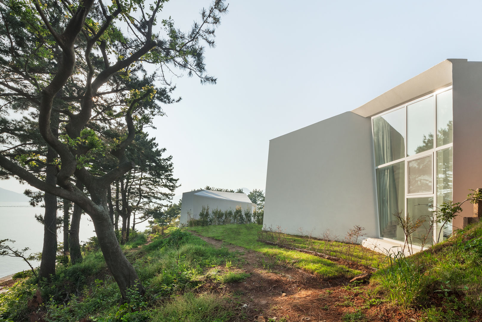 Knot House unfolds in Geoje Island, South Korea, Artrier Chang Artrier Chang Espaces commerciaux Hôtels