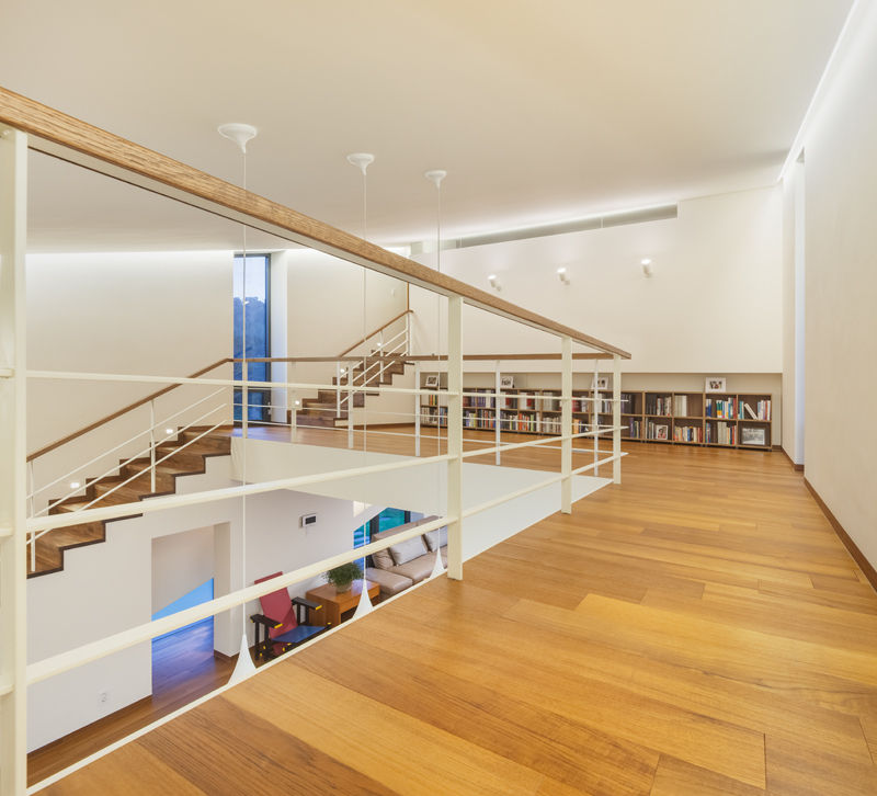 Leaning House, PRAUD PRAUD Modern corridor, hallway & stairs