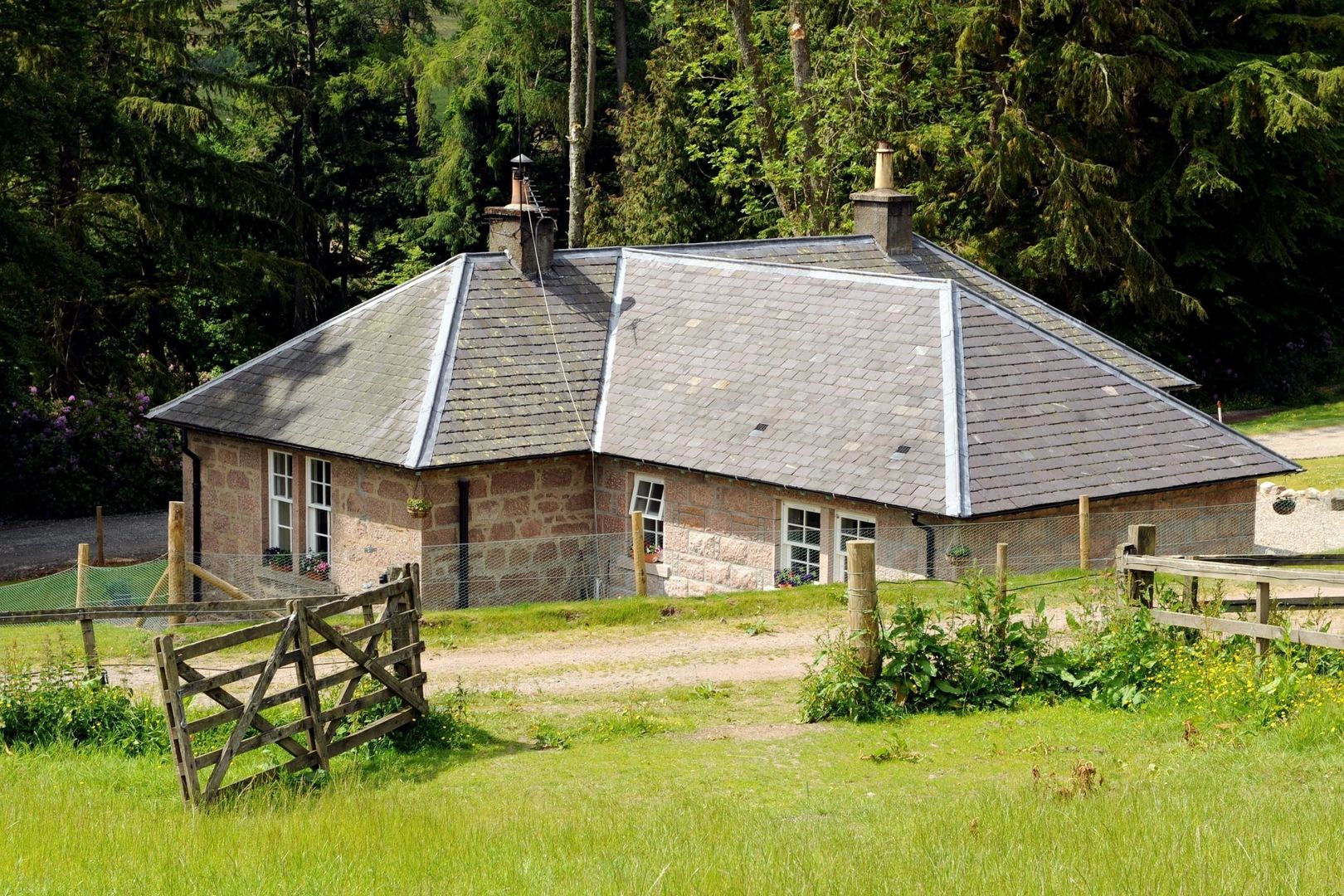 Laundry Cottage, Glen Dye, Banchory, Aberdeenshire, Roundhouse Architecture Ltd Roundhouse Architecture Ltd Casas de estilo rural