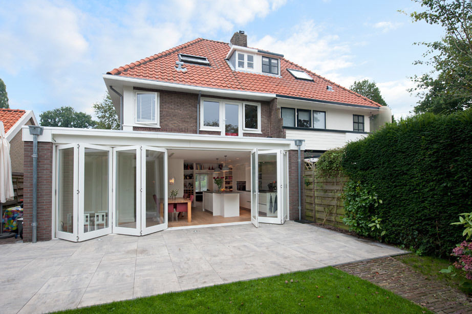 Vergunningsvrije uitbouw Bussum, Het Ontwerphuis Het Ontwerphuis Modern balcony, veranda & terrace