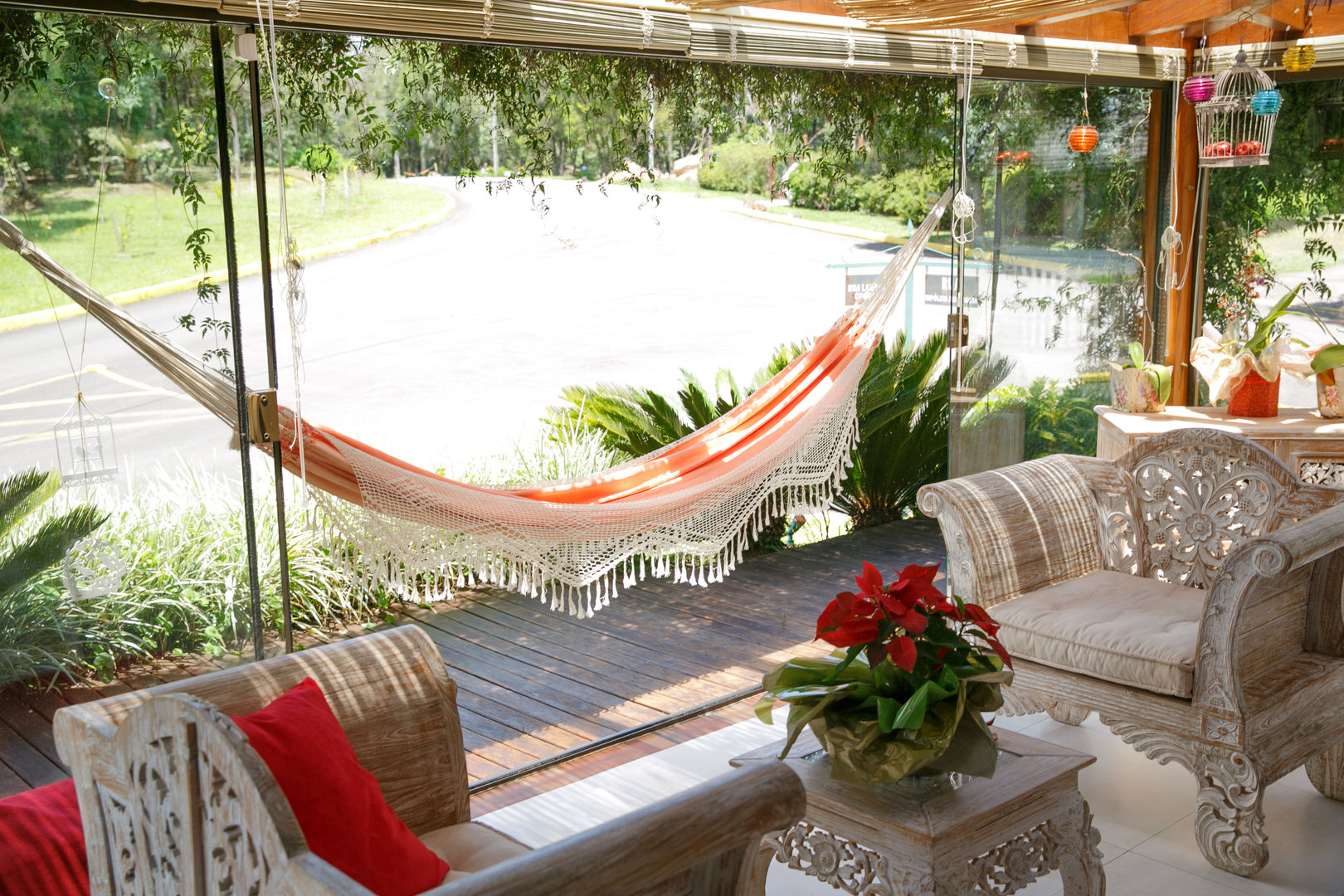 Prepara la casa para el Verano con Brasilchic Brasilchic Balcones y terrazas de estilo colonial Mobiliario