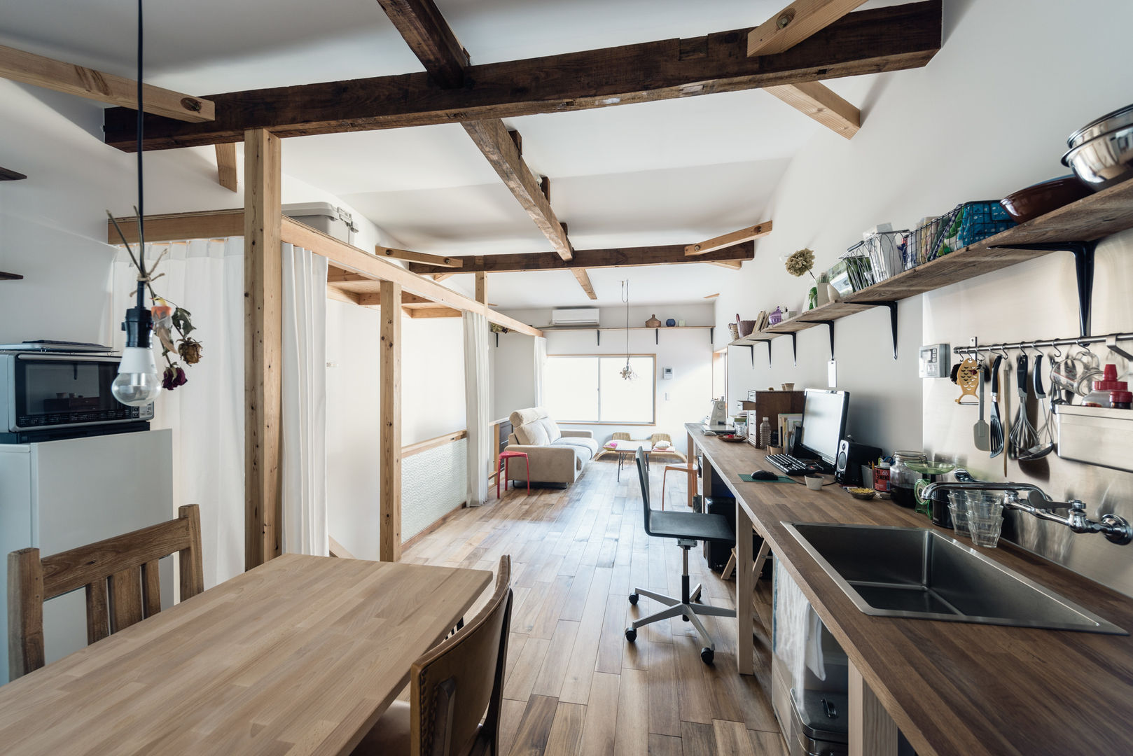 Re:Toyosaki, coil松村一輝建設計事務所 coil松村一輝建設計事務所 Eclectic style living room