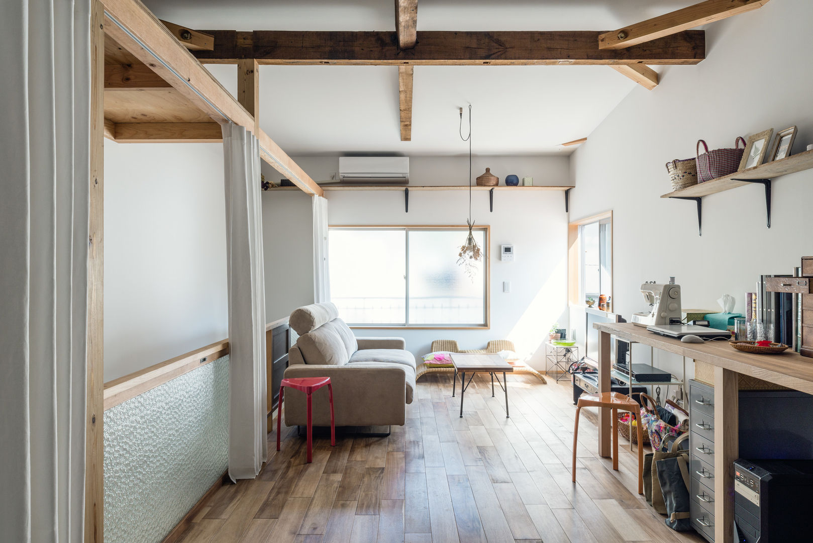 Re:Toyosaki, coil松村一輝建設計事務所 coil松村一輝建設計事務所 Eclectic style living room