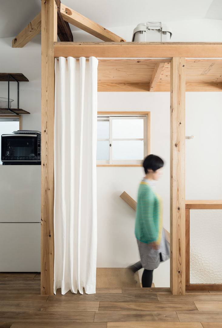 Re:Toyosaki, coil松村一輝建設計事務所 coil松村一輝建設計事務所 Eclectic style corridor, hallway & stairs