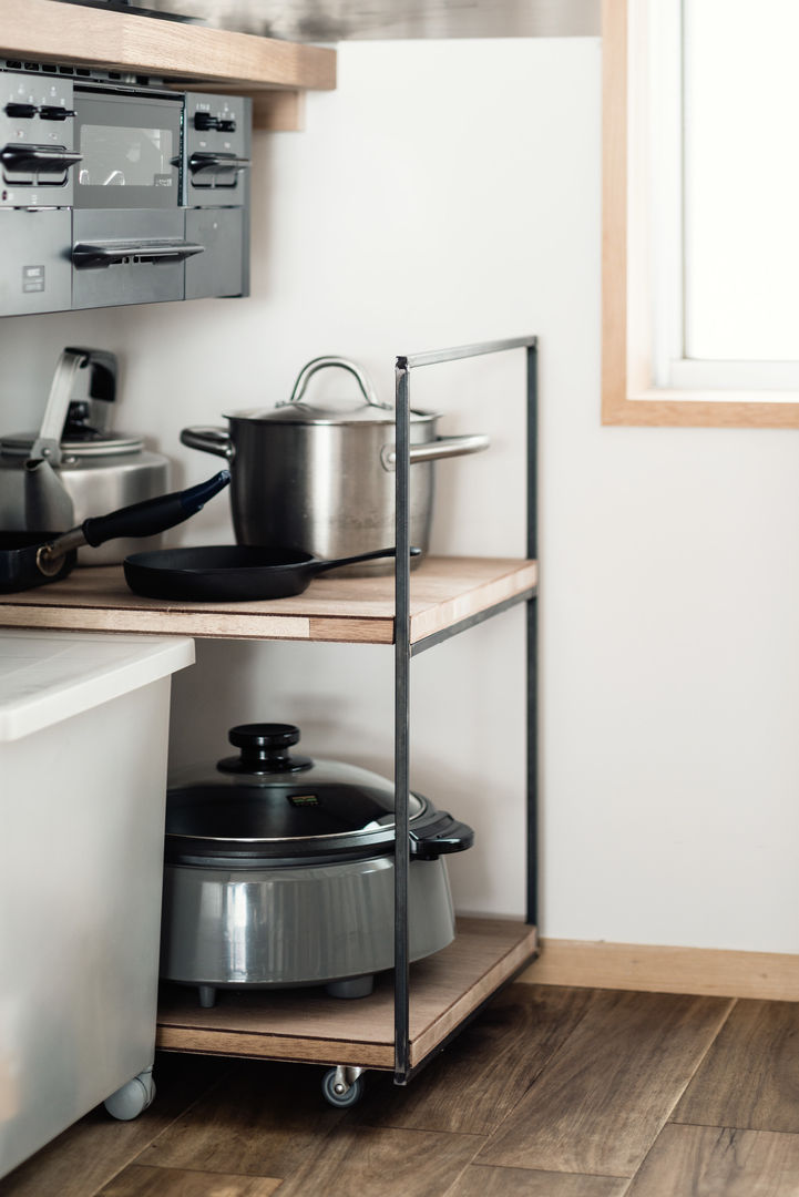 Re:Toyosaki, coil松村一輝建設計事務所 coil松村一輝建設計事務所 Eclectic style kitchen Storage