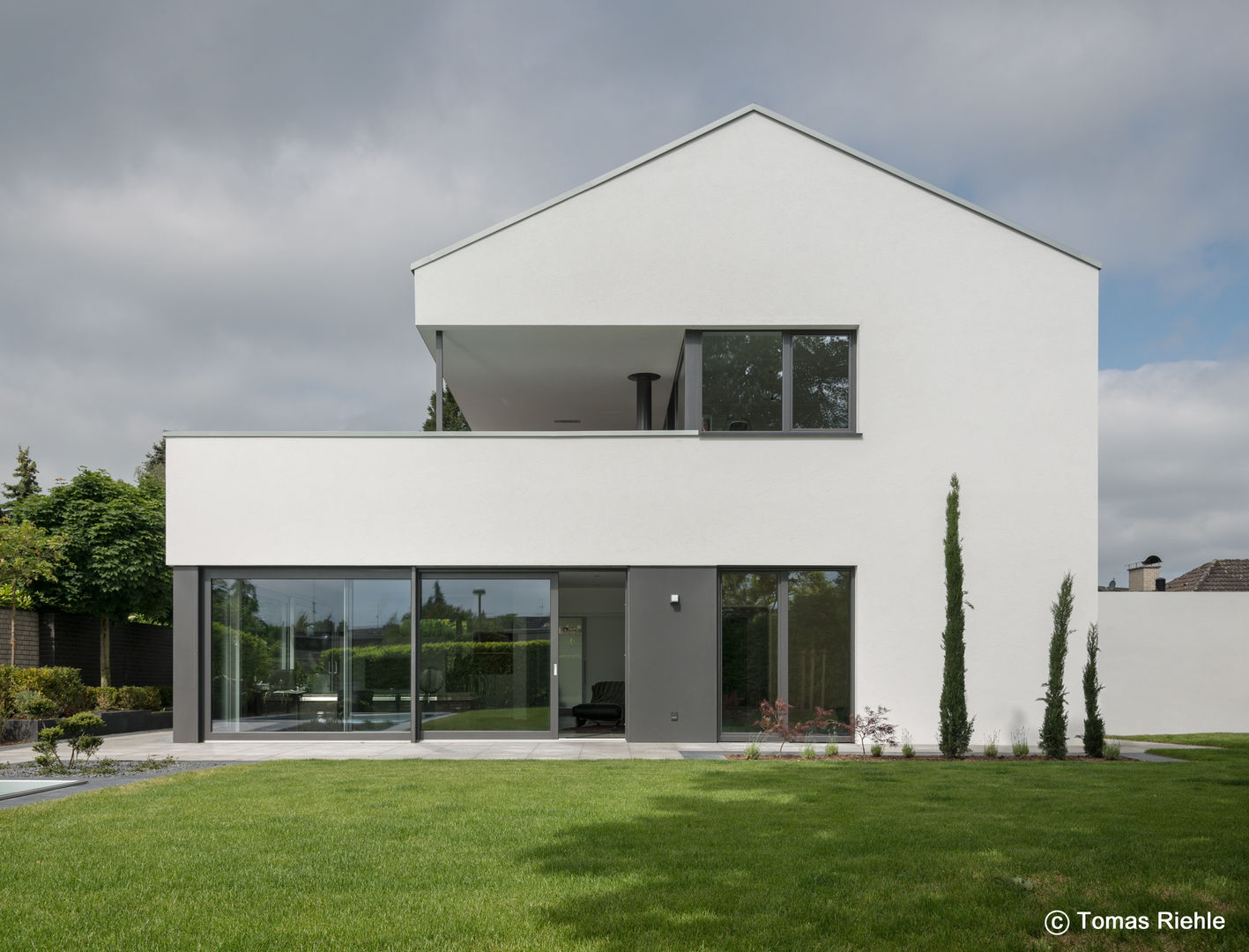 Modernes Traumhaus mit Pool in Neuss, Schmitz Architekten GmbH Schmitz Architekten GmbH Vườn phong cách hiện đại