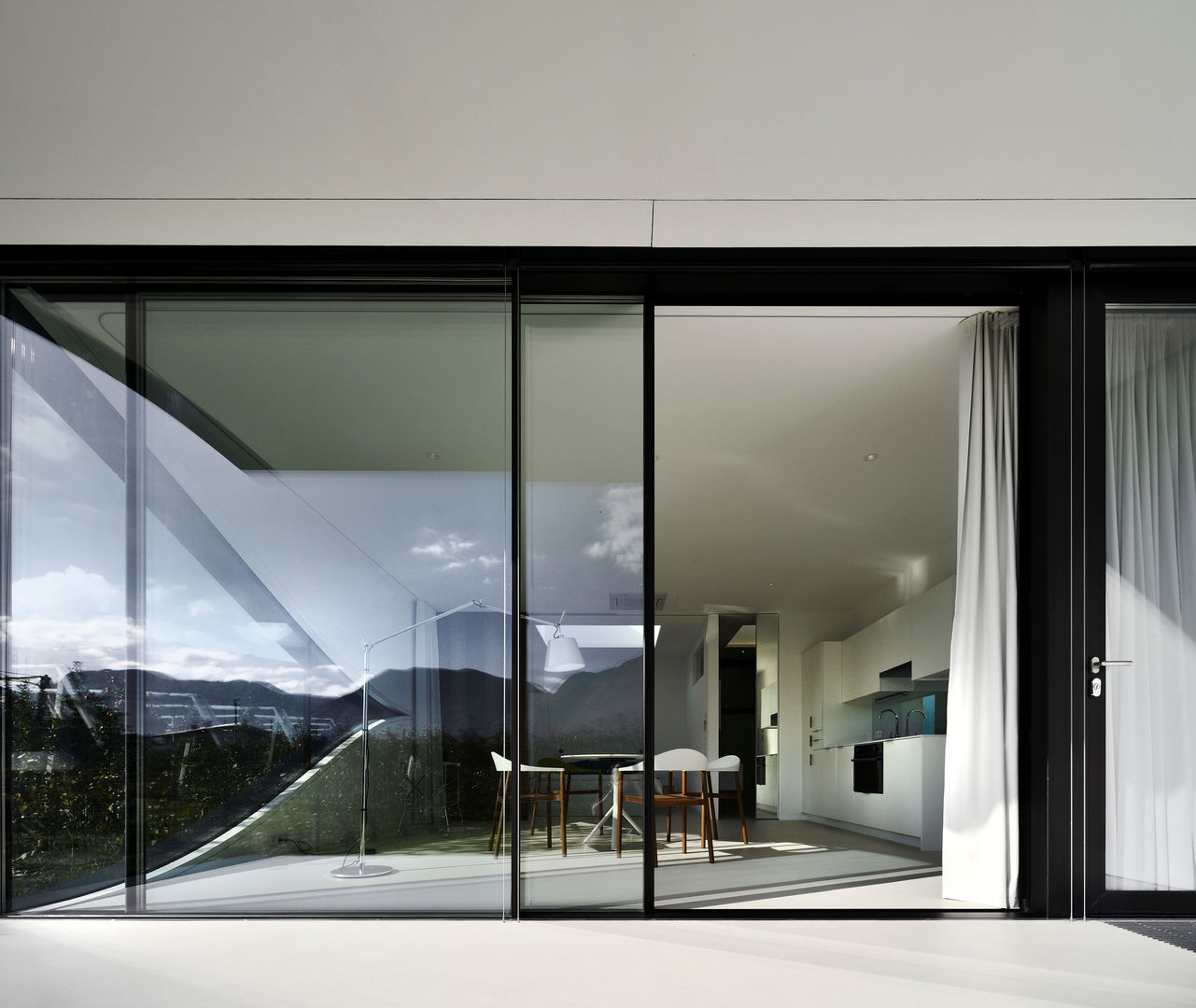 homify Puertas y ventanas de estilo minimalista