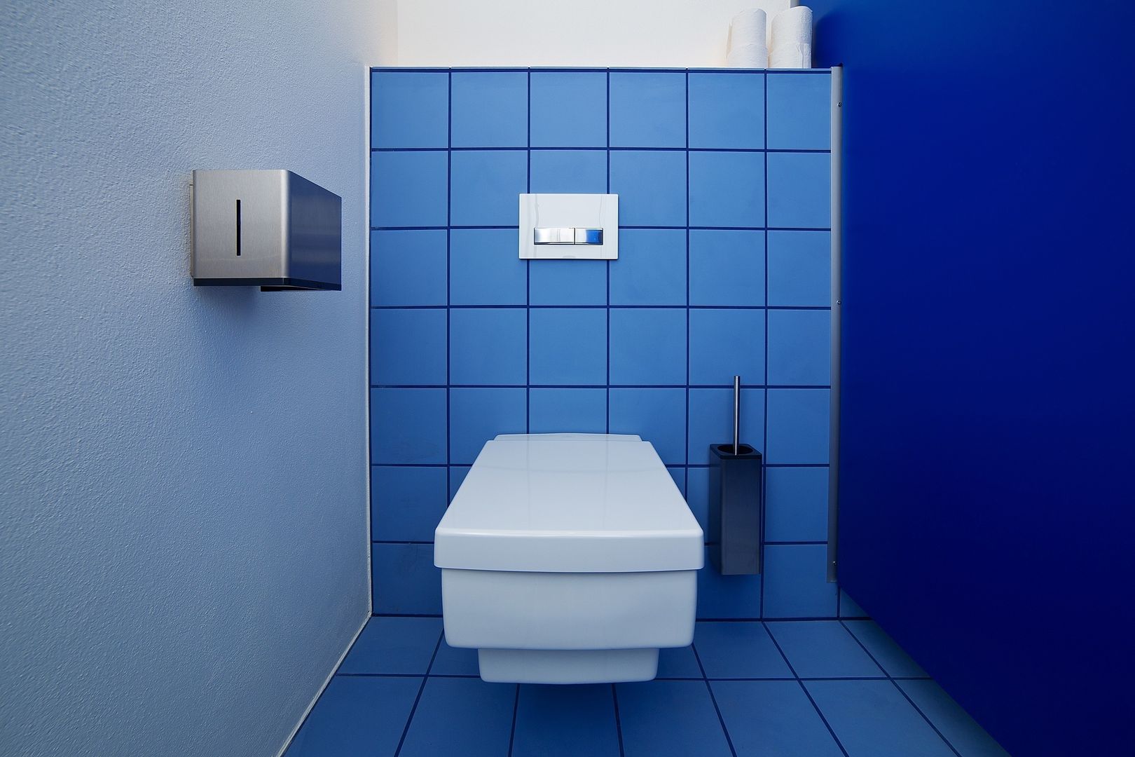 Öffentliche WC Anlage der Emmauskirche, archEtrans e.V. archEtrans e.V. Eclectic style bathroom