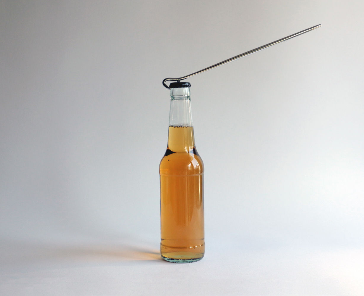 Line Bottle-Opener, Camille Coquelle Camille Coquelle Cocinas de estilo minimalista Accesorios y textiles