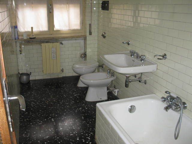 Ristrutturazione appartamento a Bergamo, ARKHISTUDIO ARKHISTUDIO Classic style bathroom