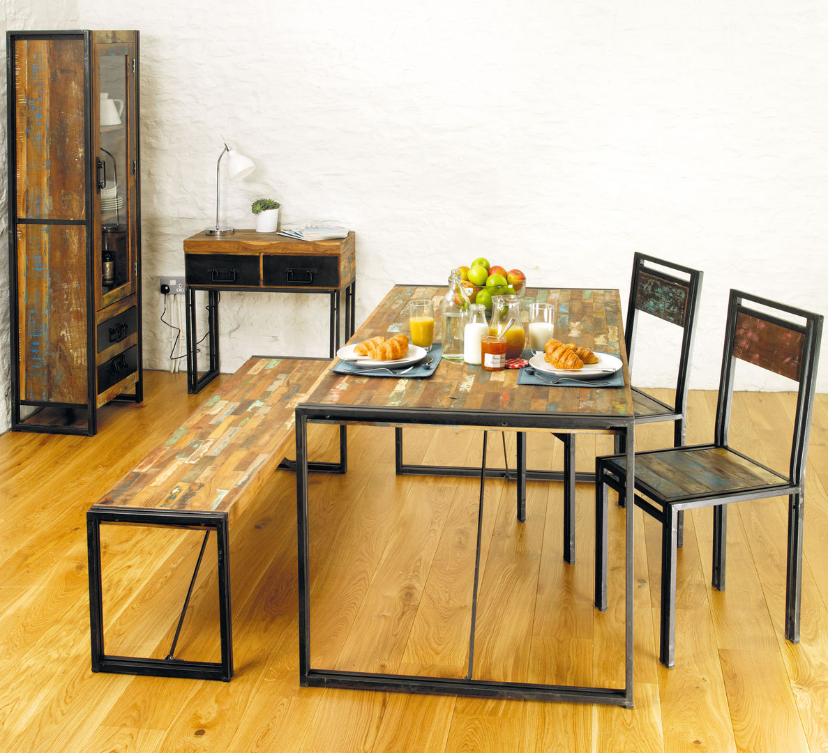 Urban Chic Dining Table Harley & Lola Eclectic style dining room Tables