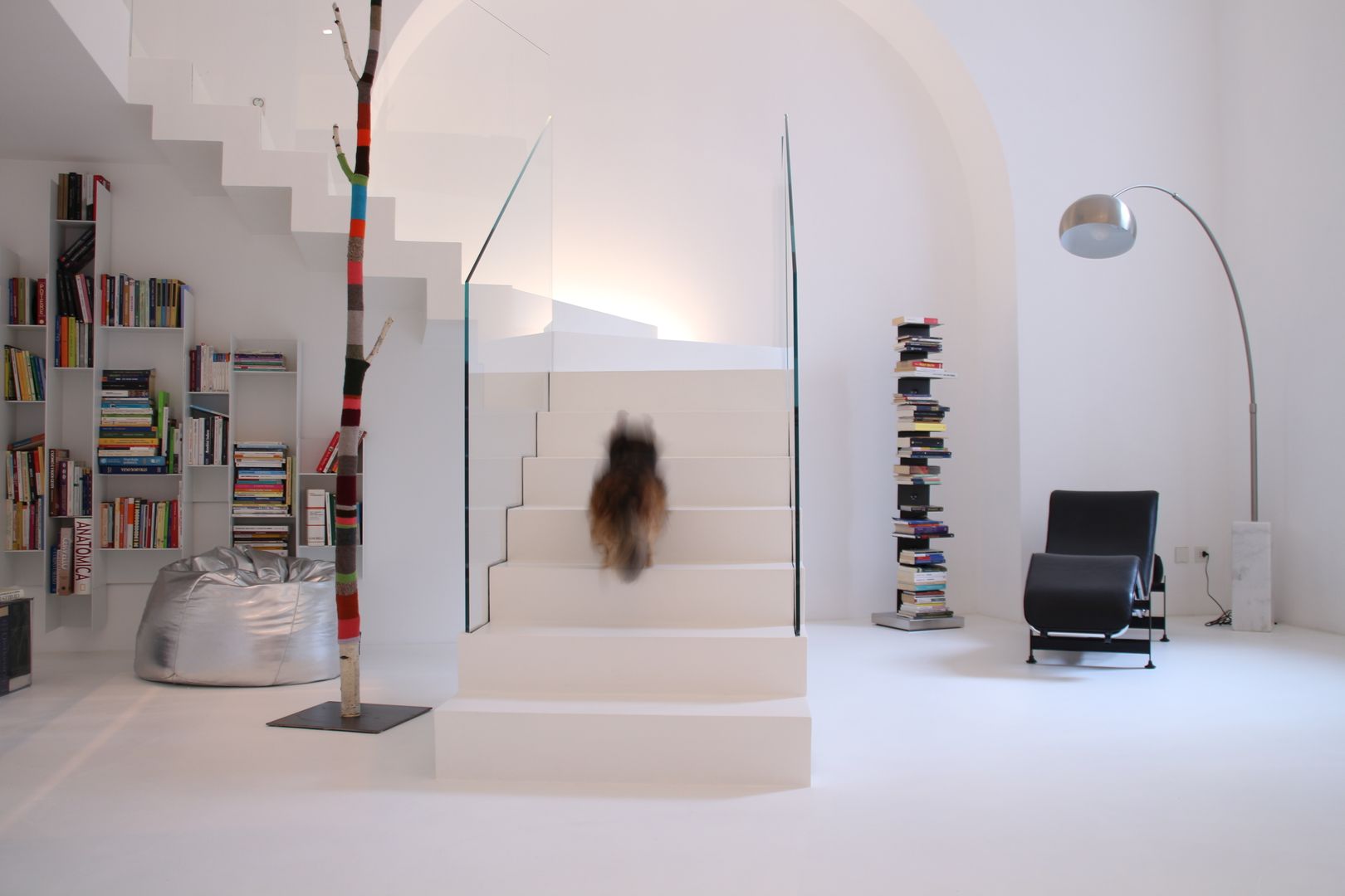 TOTAL WHITE, Serenella Pari design Serenella Pari design Corredores, halls e escadas minimalistas