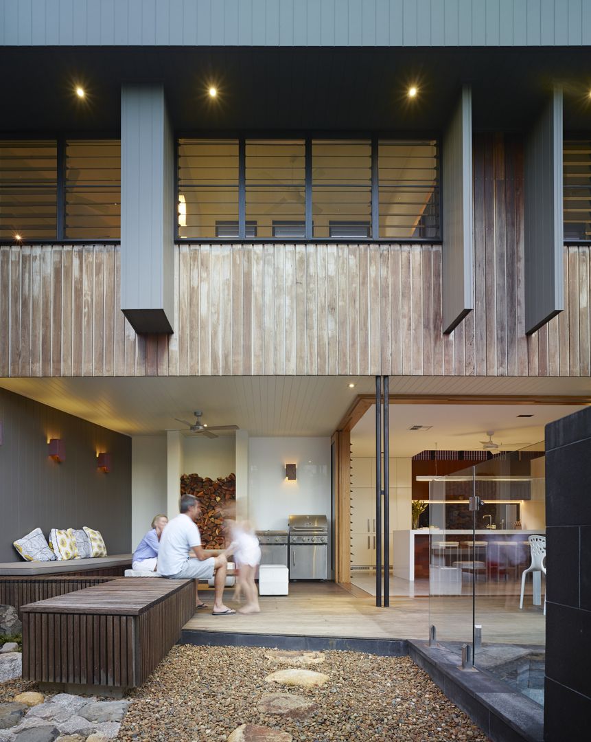 ​The Sunshine Beach House, Shaun Lockyer Architects Shaun Lockyer Architects Modern balcony, veranda & terrace