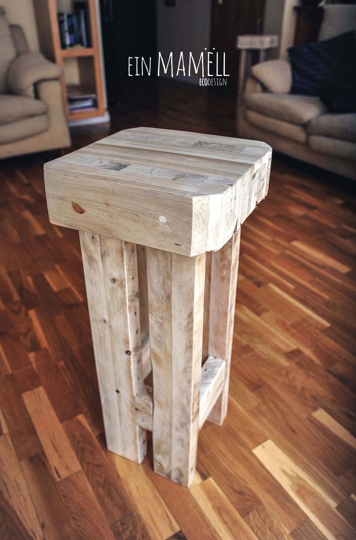 Taburetes en madera de palets., Ein Mamëll Ein Mamëll Rustic style living room Stools & chairs