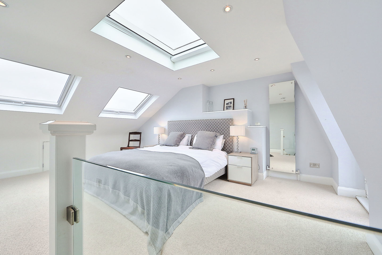 l-shaped loft conversion wimbledon homify Dormitorios de estilo moderno