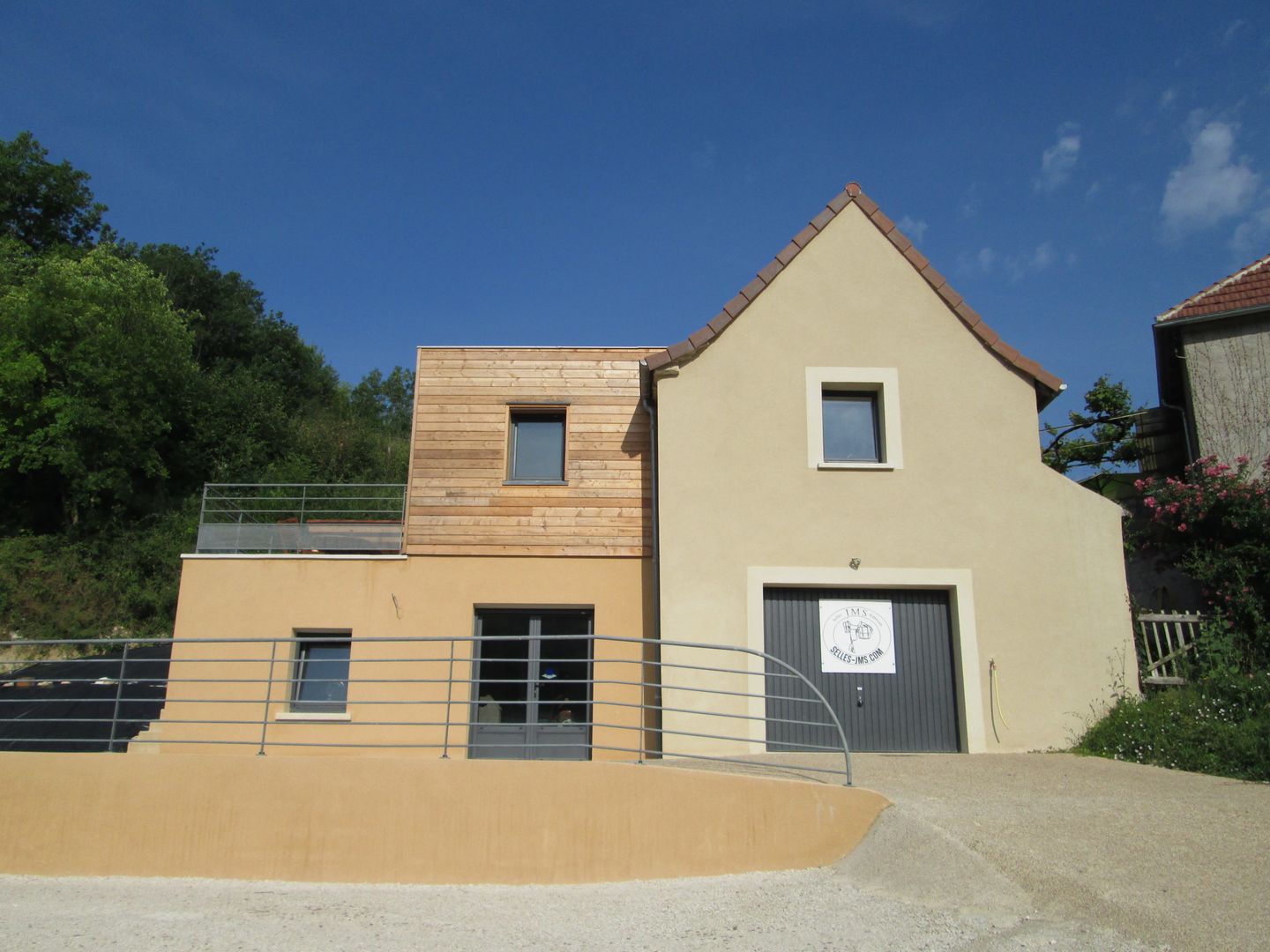 Extension et transformation d'une grange en logement à Labastide du Vert (46), LIARSOU et CONSTANT architectes DPLG LIARSOU et CONSTANT architectes DPLG Дома в стиле модерн