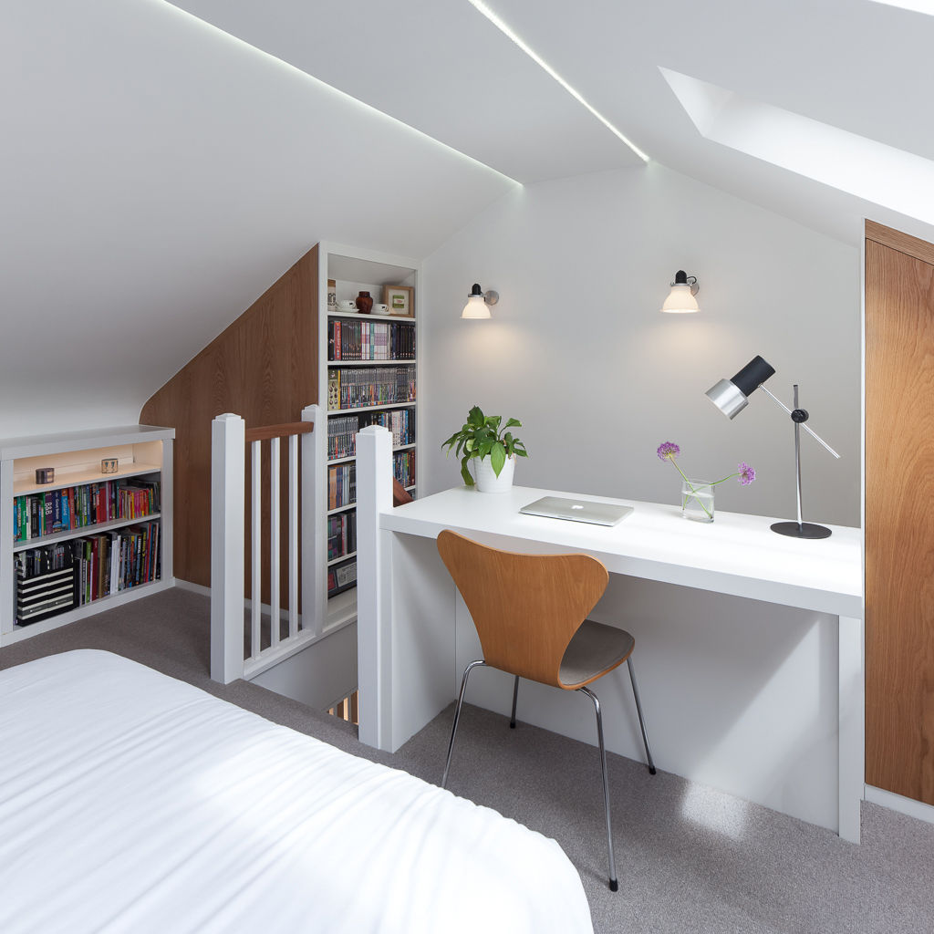 Blackheath House APE Architecture & Design Ltd. モダンスタイルの寝室