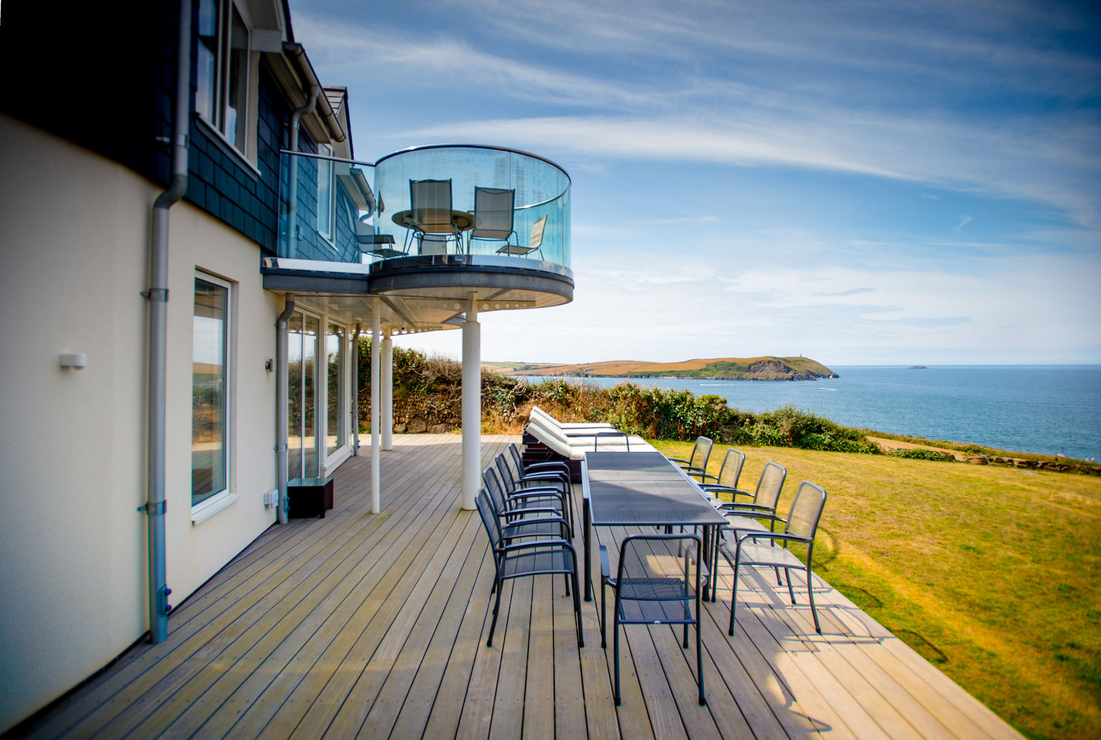 Seagrass, Polzeath, Cornwall homify Hiên, sân thượng phong cách hiện đại