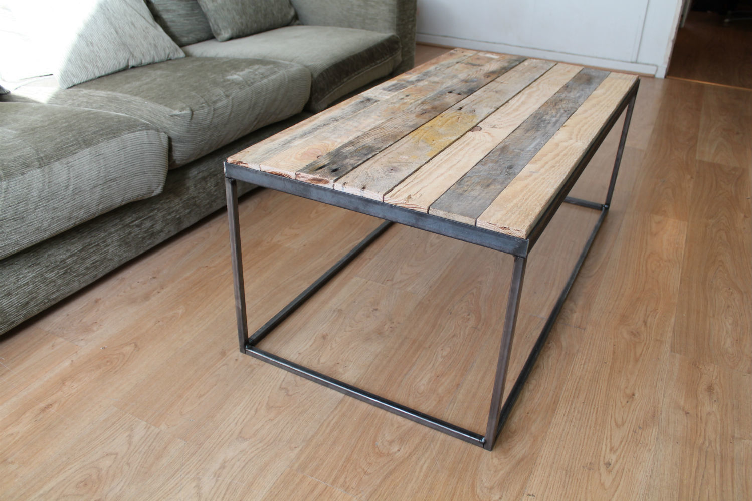 Steel & Reclaimed Timber Coffee Table homify Industrial style living room Accessories & decoration