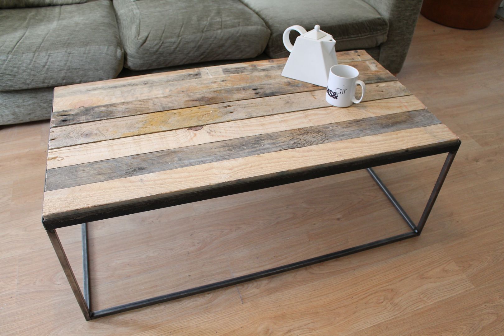 Steel & Reclaimed Timber Coffee Table homify Living room Accessories & decoration