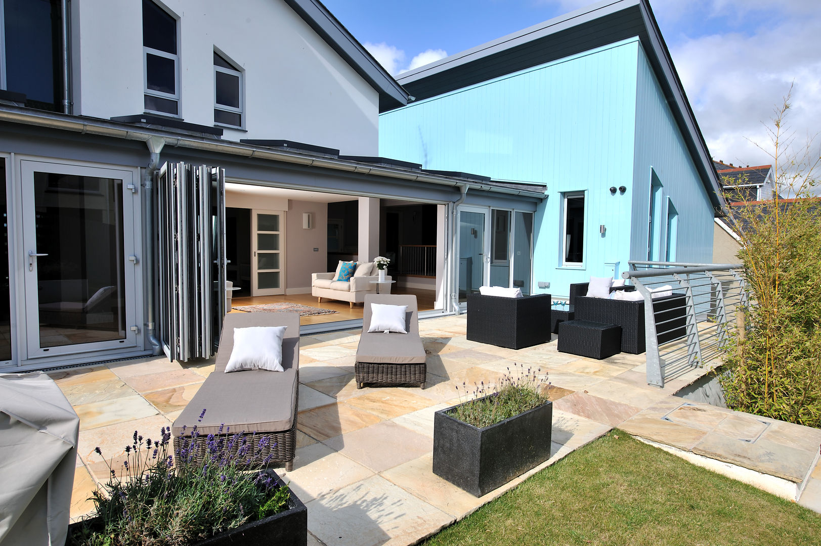 The Sea House, Porth, Cornwall homify Jardines de estilo moderno