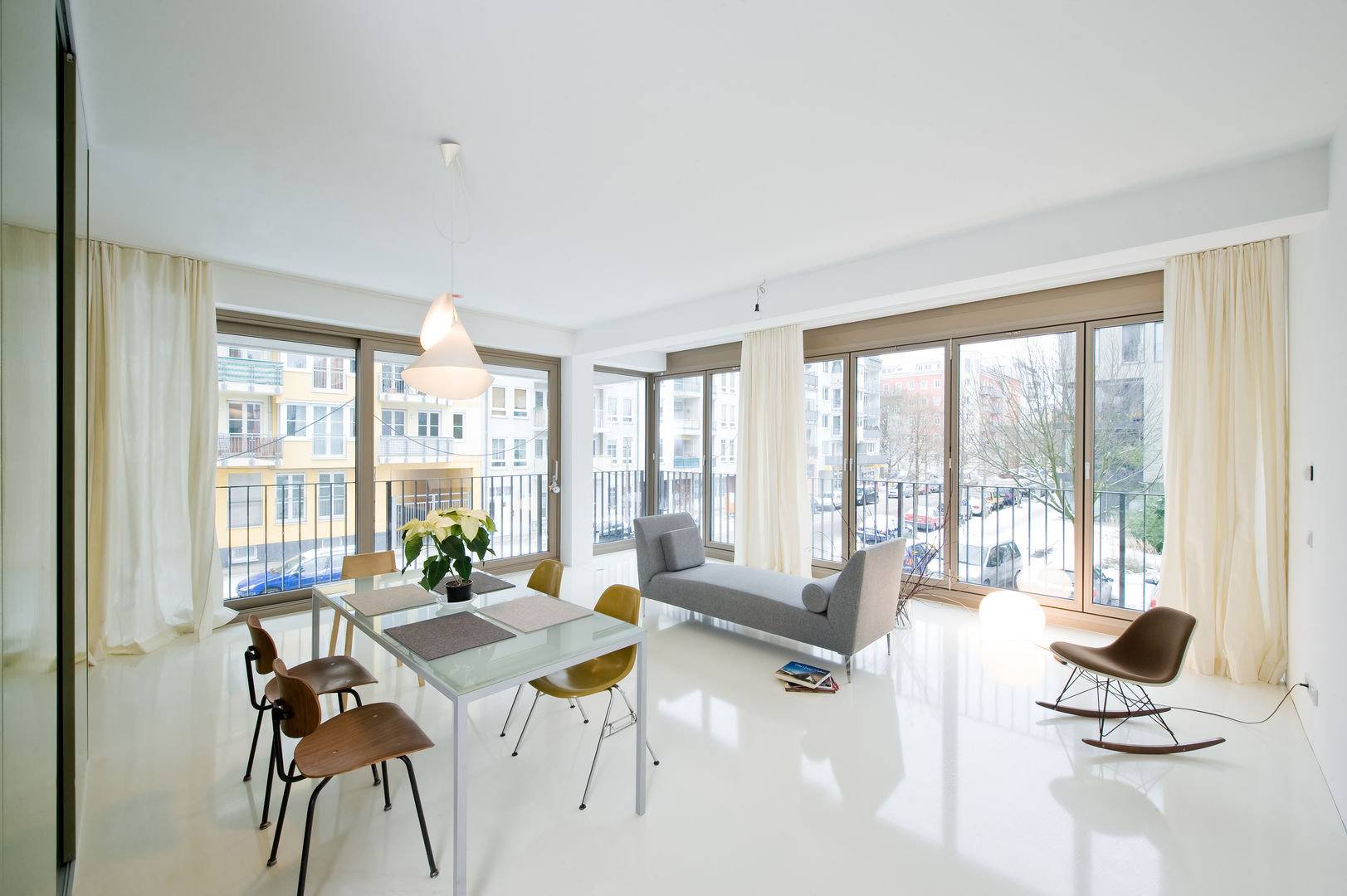 „Haus im Haus“ – Wohnung in Berlin Mitte, Sehw Architektur Sehw Architektur Salas de estar modernas