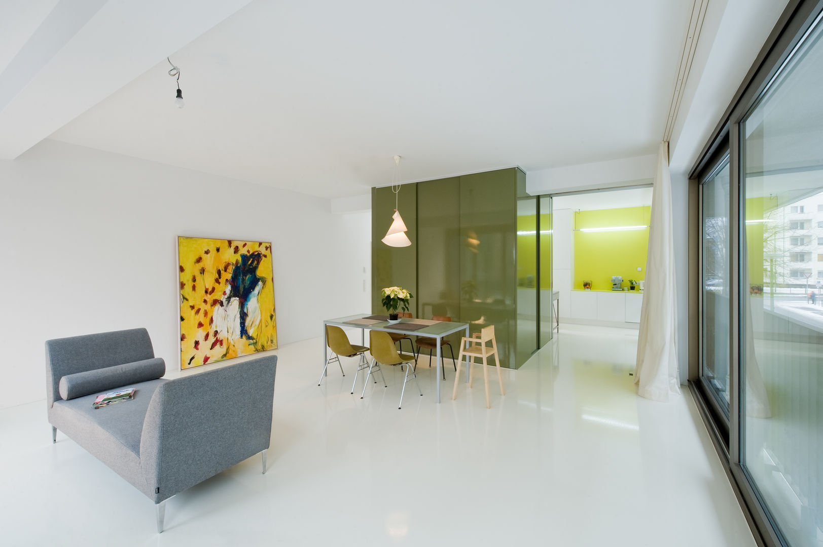 „Haus im Haus“ – Wohnung in Berlin Mitte, Sehw Architektur Sehw Architektur Ruang Keluarga Modern