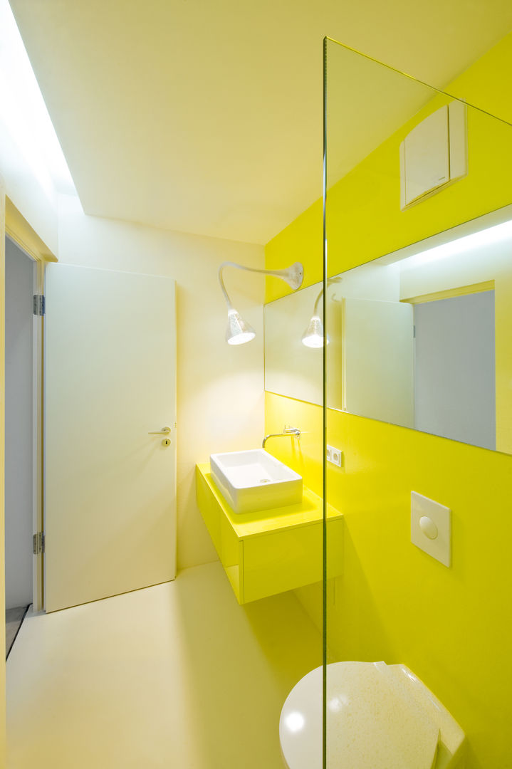 „Haus im Haus“ – Wohnung in Berlin Mitte, Sehw Architektur Sehw Architektur Modern bathroom