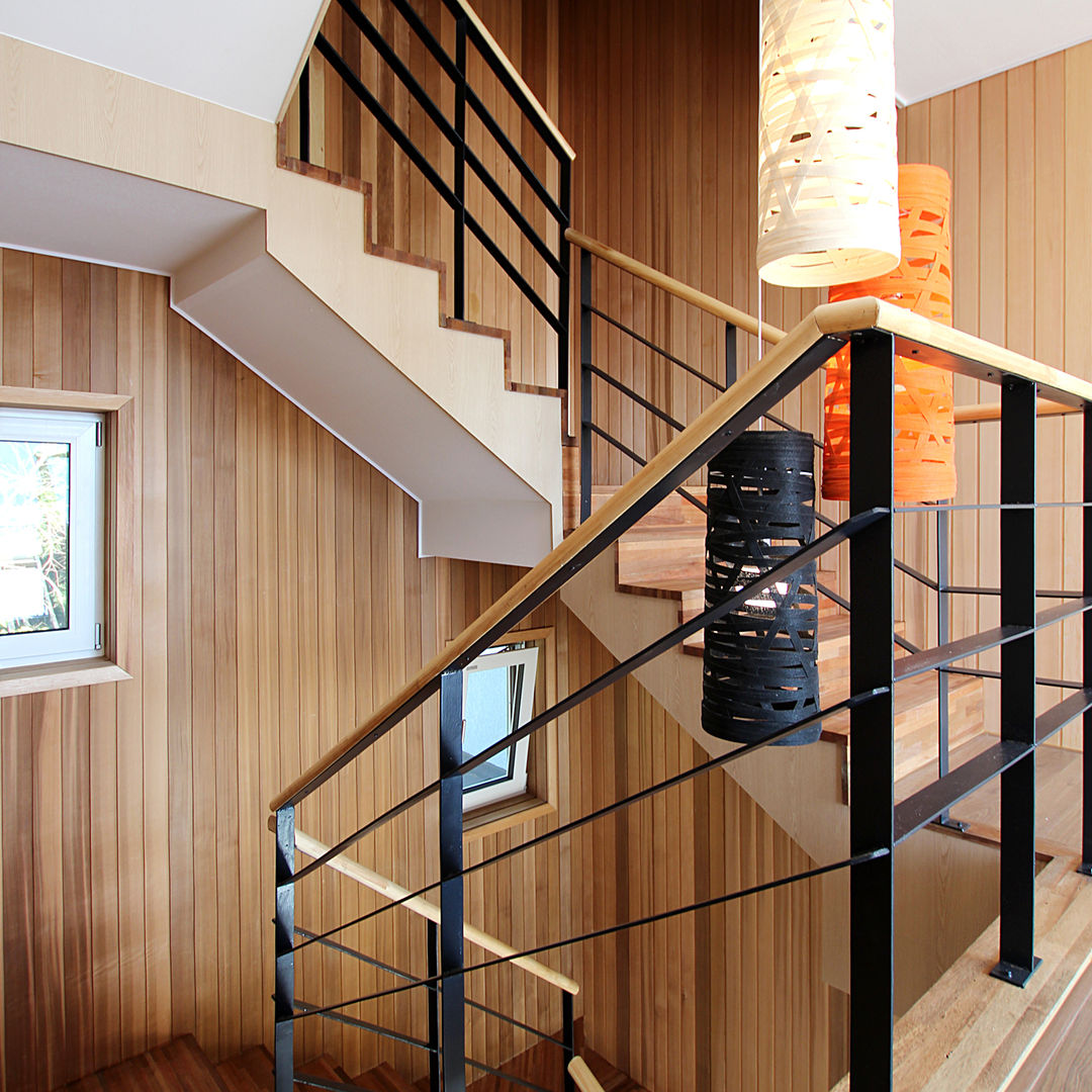 homify Pasillos, vestíbulos y escaleras modernos