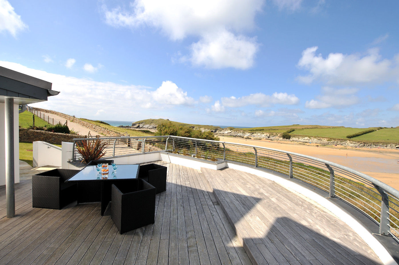 The Sea House, Porth, Cornwall homify Modern balcony, veranda & terrace