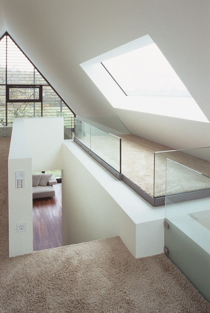Haus Lilling, Markus Gentner Architekten Markus Gentner Architekten Modern corridor, hallway & stairs