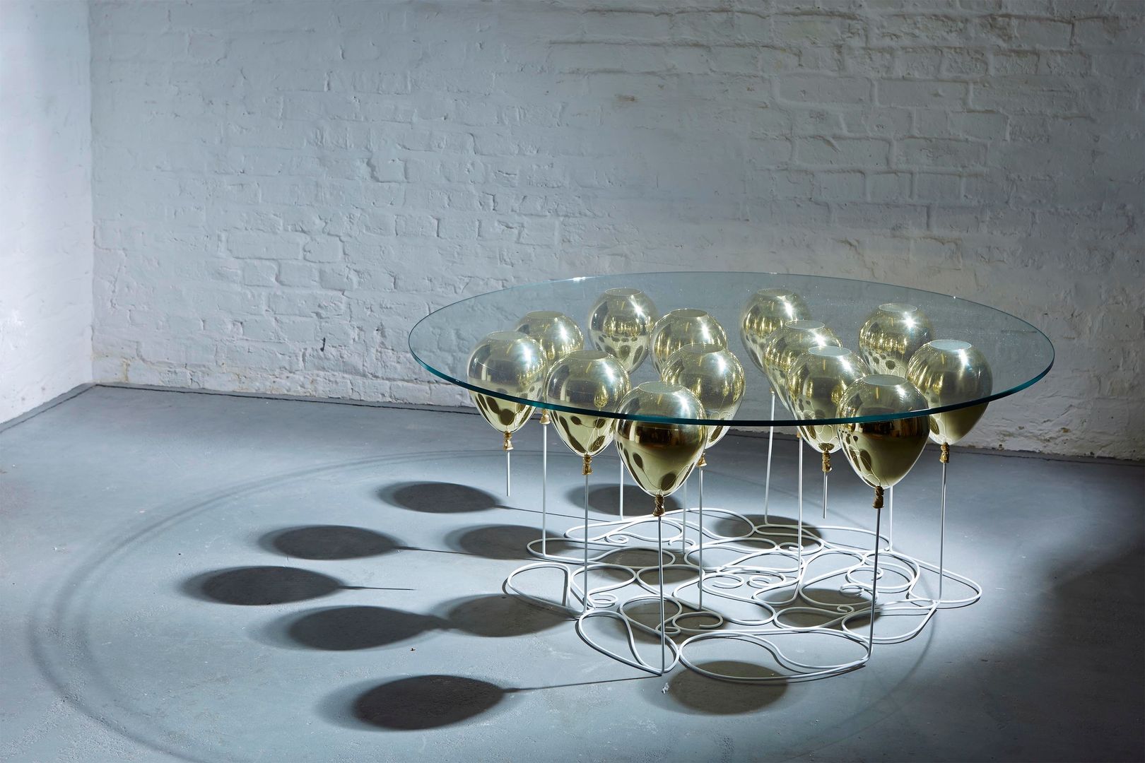 UP Balloon Coffee Table, Round Edition 2015 Duffy London 에클레틱 거실 소파테이블 & 협탁