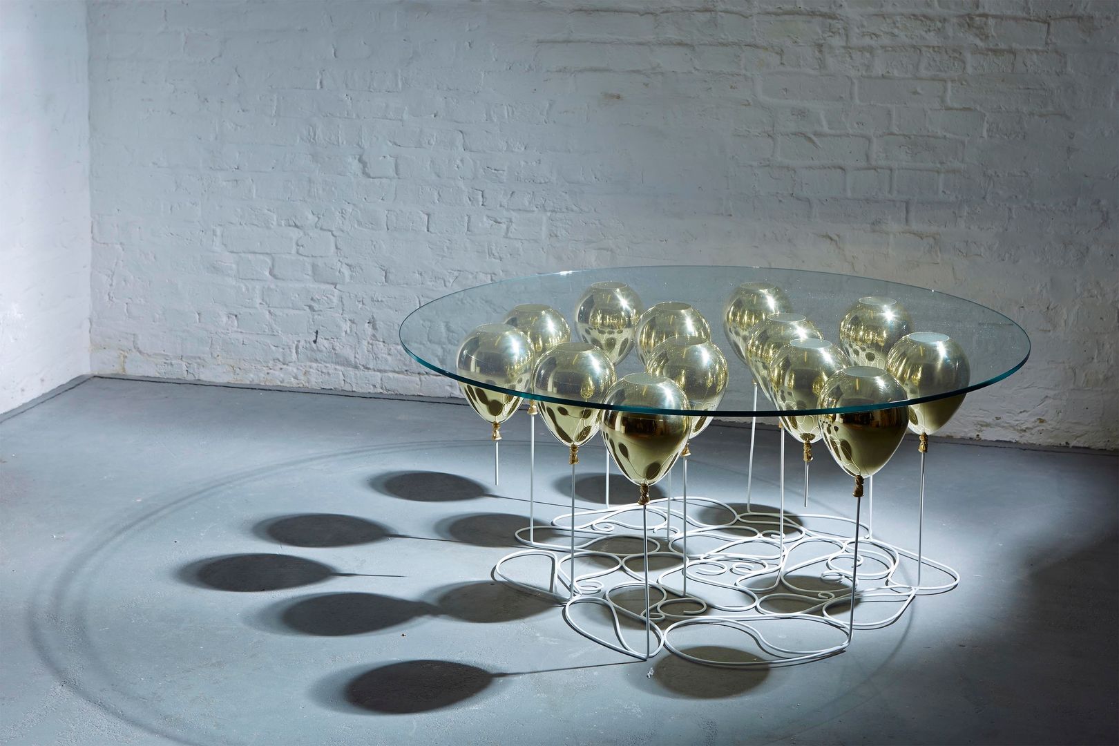 UP Balloon Coffee Table, Round Edition 2015 Duffy London Salones de estilo ecléctico Mesas de centro y auxiliares