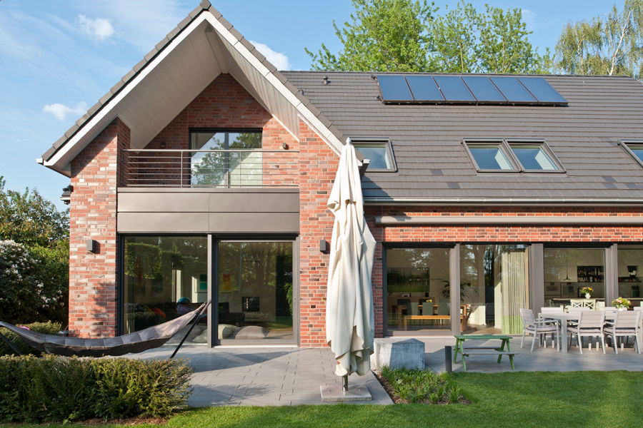 Neubau Einfamilienhaus mit Doppelgarage in Düsseldorf, Architekturbüro J. + J. Viethen Architekturbüro J. + J. Viethen Klasyczne domy