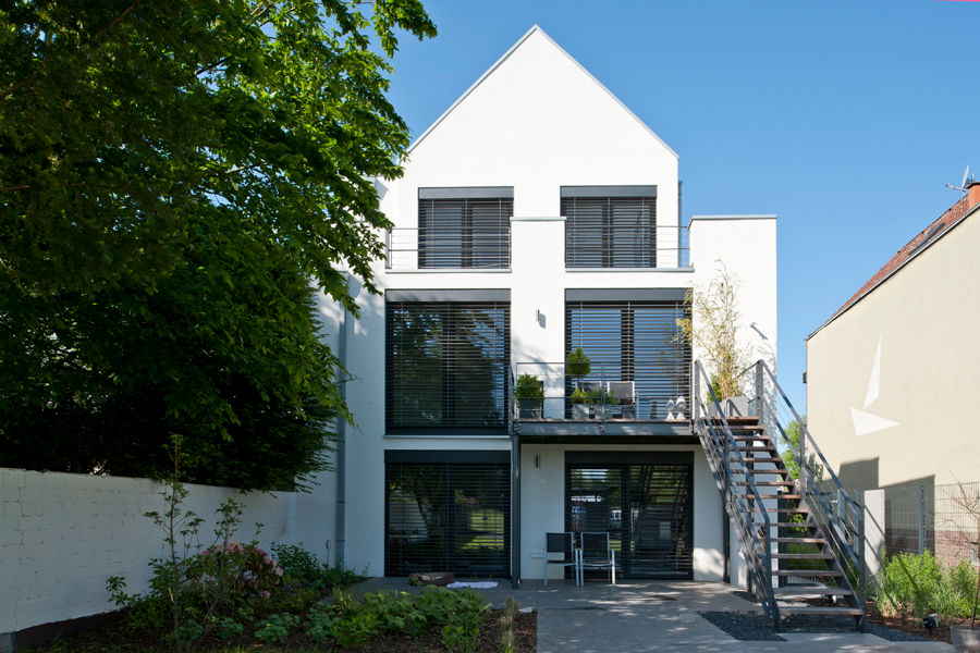 Umbau Einfamilienhaus in Düsseldorf, Architekturbüro J. + J. Viethen Architekturbüro J. + J. Viethen Casas de estilo moderno