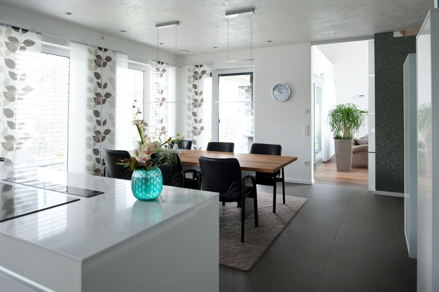 Neubau Einfamilienhaus mit Garage in Erkelenz, Architekturbüro J. + J. Viethen Architekturbüro J. + J. Viethen Modern dining room