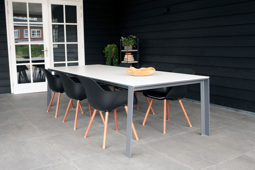 Een grote buitentafel met een ranke uitstraling, a-LEX a-LEX Jardines minimalistas Mobiliario