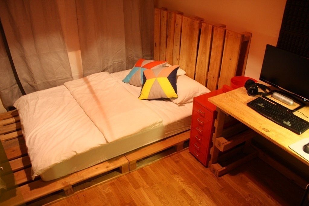 Palet Yatak Odası Grubu, Atölye Butka Atölye Butka Kamar Tidur Gaya Rustic Beds & headboards