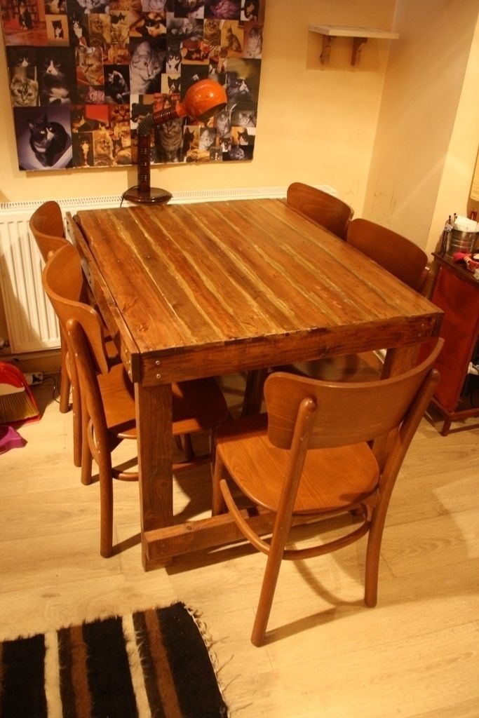 Palet Yemek Masası, Atölye Butka Atölye Butka ラスティックデザインの ダイニング テーブル