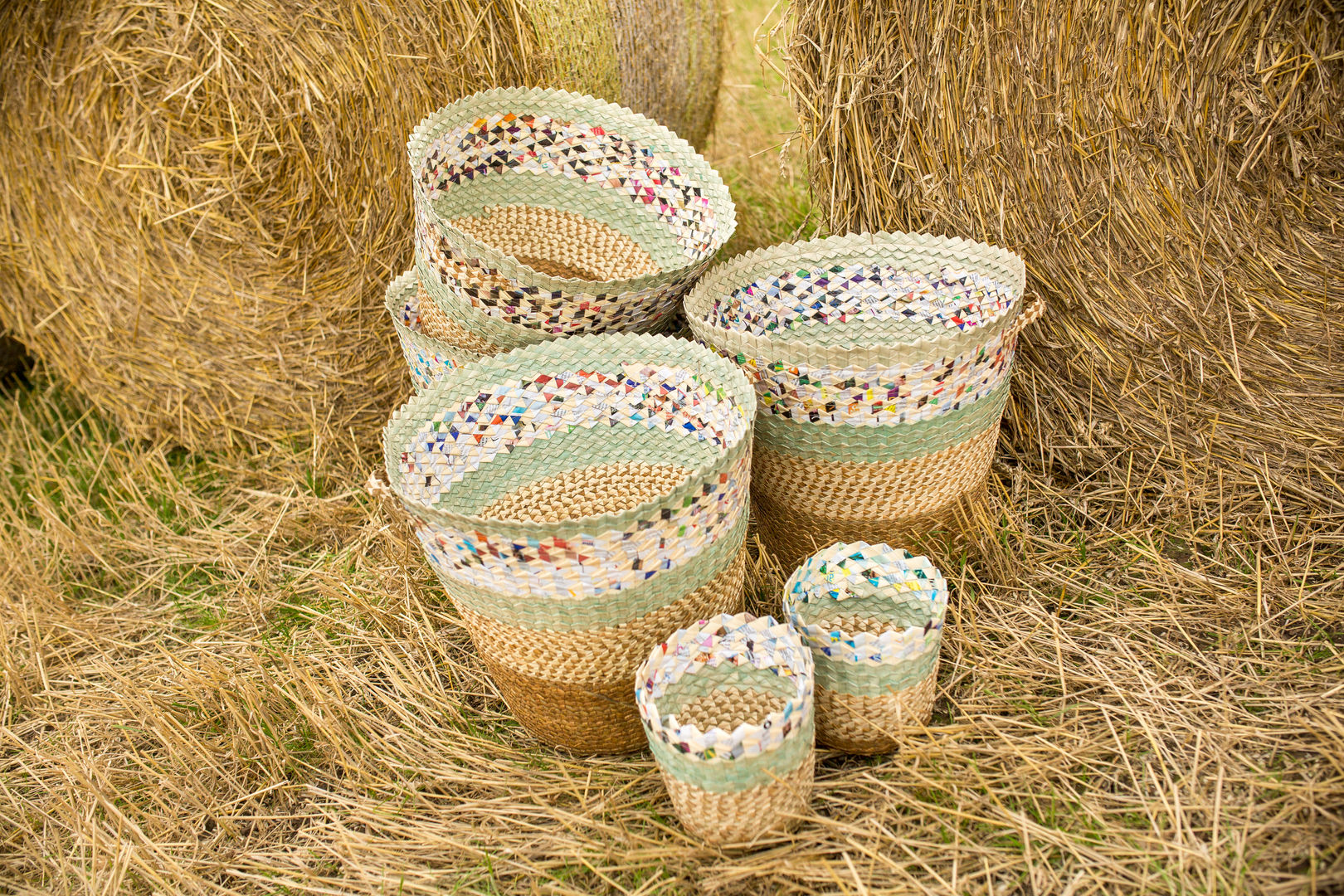 Woven Palm and Paper Baskets RE Otros espacios Piezas de arte