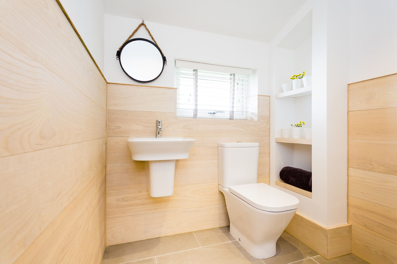 Sundown, Widemouth Bay, Cornwall homify 現代浴室設計點子、靈感&圖片
