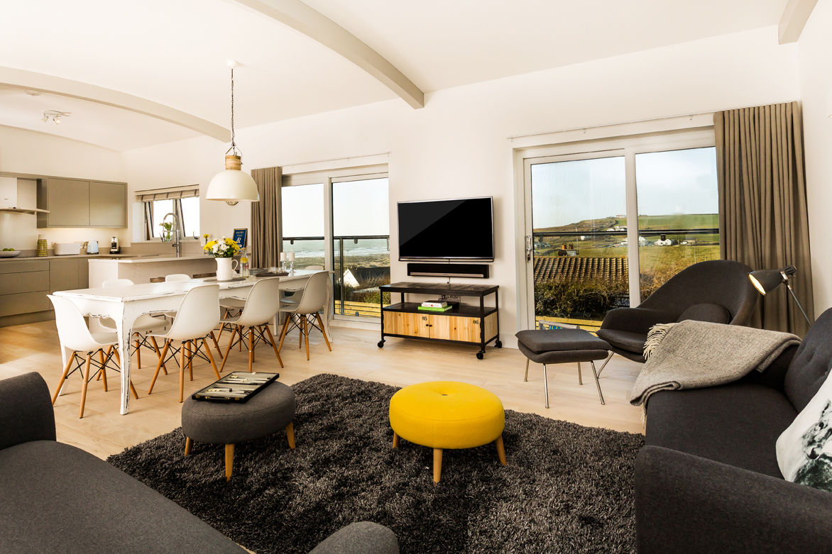 Sundown, Widemouth Bay, Cornwall homify Moderne Wohnzimmer