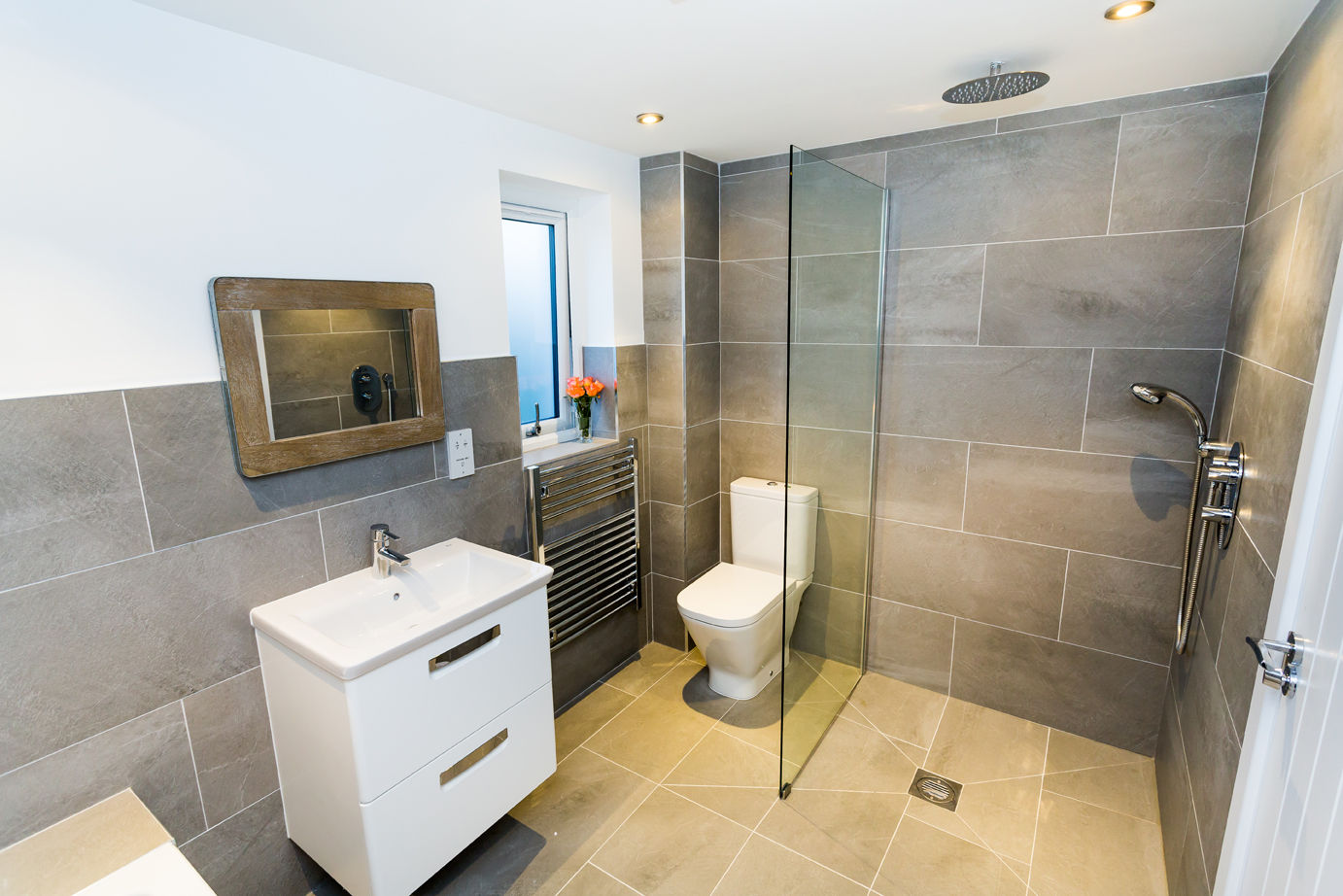 Sundown, Widemouth Bay, Cornwall homify Modern style bathrooms