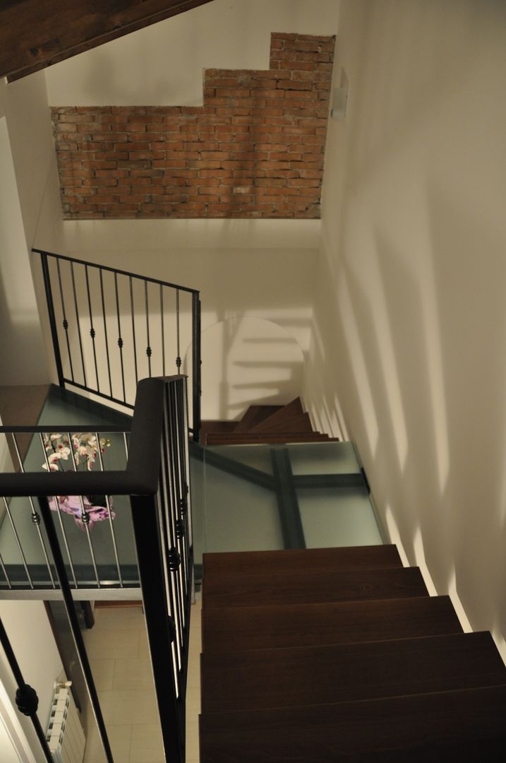 Recupero edificio storico, LORENZO RUBINETTI DESIGN LORENZO RUBINETTI DESIGN Minimalist corridor, hallway & stairs