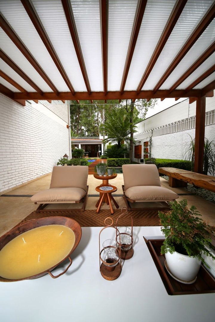 Residência Jardim Marajoara, MeyerCortez arquitetura & design MeyerCortez arquitetura & design ระเบียง, นอกชาน