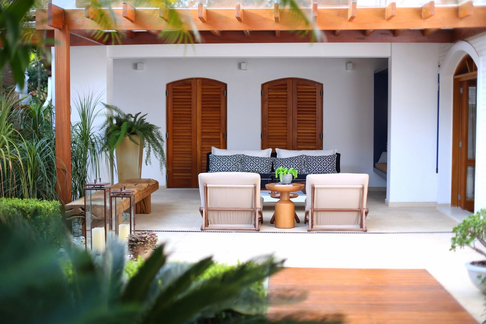 Residência Jardim Marajoara, MeyerCortez arquitetura & design MeyerCortez arquitetura & design モダンデザインの テラス