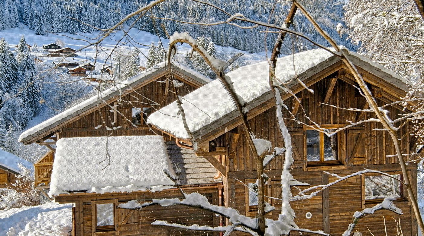 Chalet de Claude: un chalet de luxe, mais distinctif avec un intérieur en rouge et noir, shep&kyles design shep&kyles design Casas de estilo rural