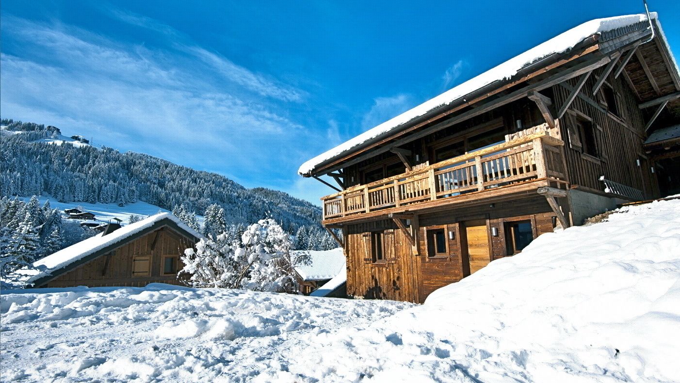 Chalet de Claude: un chalet de luxe, mais distinctif avec un intérieur en rouge et noir, shep&kyles design shep&kyles design Casas de estilo rural